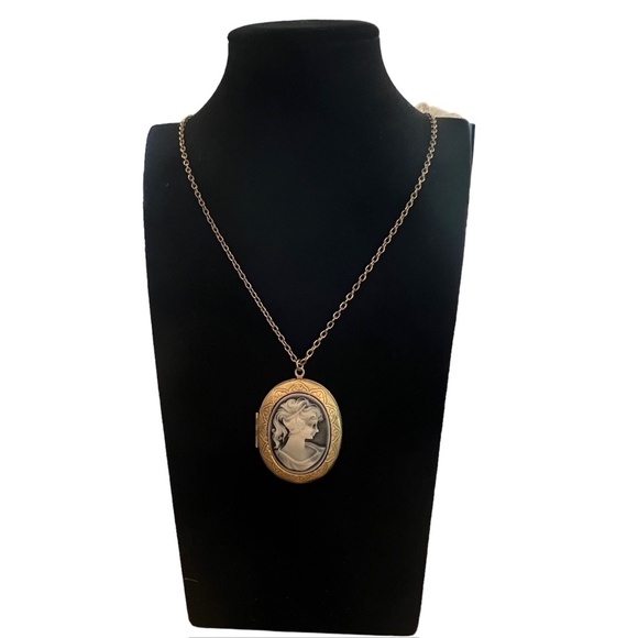 Vintage Locket Necklace Victorian Style Gold and Black - Picture 1 of 7